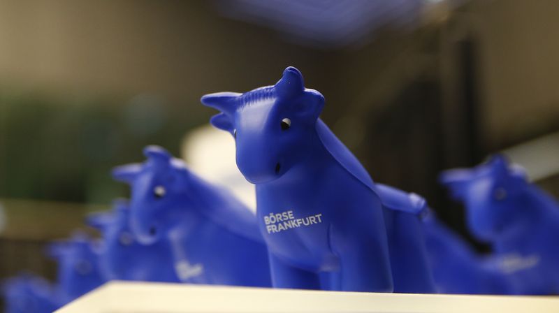 &copy; Reuters. FILE PHOTO: Styrofoam bull figures stand on a counter on the trading floor at the stock exchange in Frankfurt, Germany January 7, 2016. European shares fell sharply on Thursday after China accelerated the depreciation of the yuan, sending currencies acros