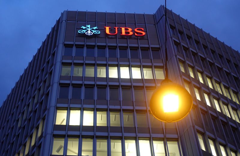 &copy; Reuters. FILE PHOTO: The logo of Swiss bank UBS is seen at an office building in Zurich, Switzerland February 28, 2020. REUTERS/Arnd Wiegmann