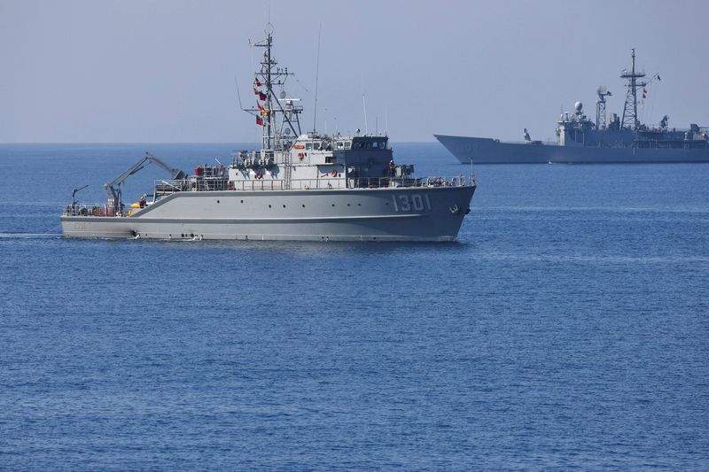 &copy; Reuters. سفن حربية تشارك في تدريبات بحرية في تايوان يوم 26 يوليو تموز 2022. تصوير: آن وانج - رويترز