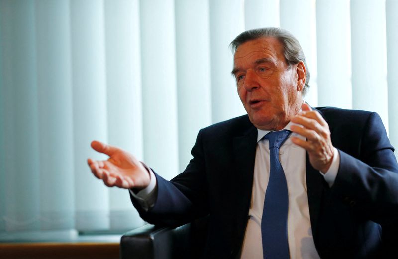 &copy; Reuters. Ex-chanceler da Alemanha Gerhard Schroeder durante entrevista à Reuters em seu escritório em Berlim
15/11/2018 REUTERS/Fabrizio Bensch