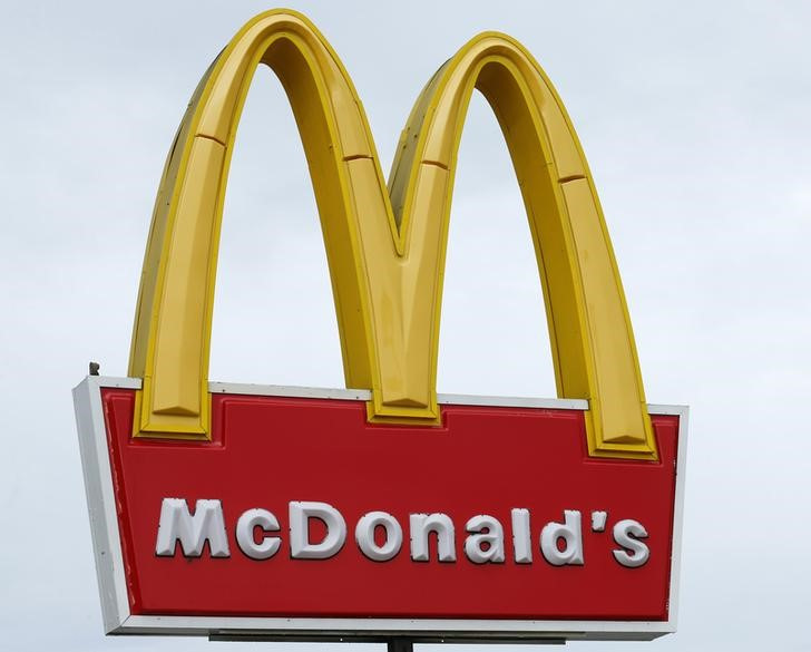 Ventas y ganancias de McDonald's superan estimaciones, demanda de comida rápida se mantiene