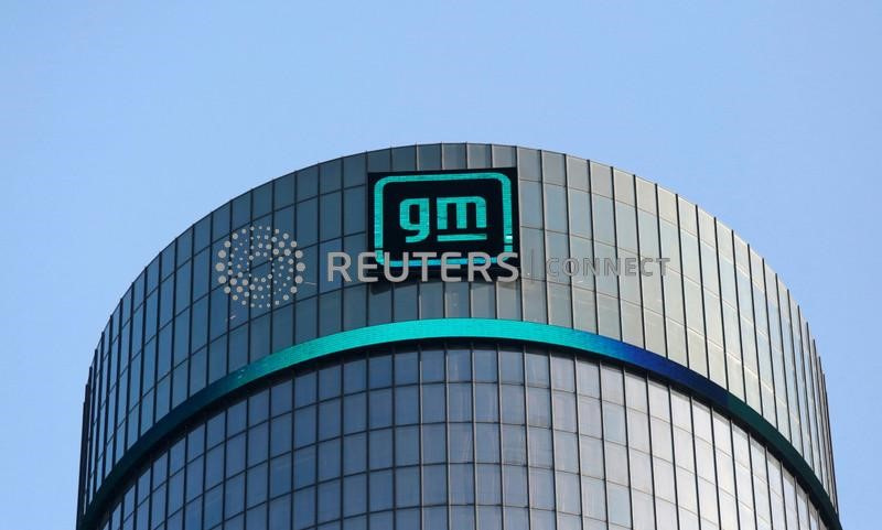 &copy; Reuters. Il nuovo logo GM è visibile sulla facciata della sede della General Motors a Detroit, Michigan, USA, 16 marzo 2021REUTERS/Rebecca Cook/File Photo
