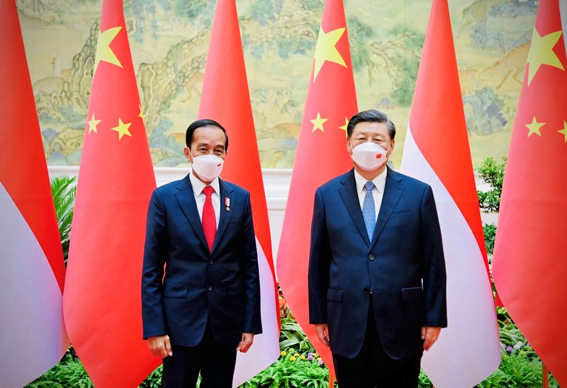 &copy; Reuters. Indonesia's President Joko Widodo and Chinese President Xi Jinping stands pose for pictures during their meeting in Beijing, China, July 26, 2022. Courtesy of Laily Rachev/Indonesia's Presidential Palace/Handout via REUTERS