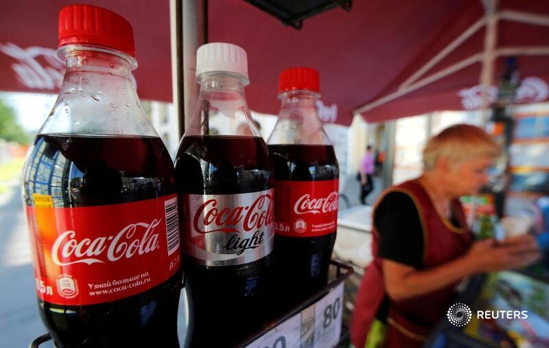 Coca-Cola aumenta previsão de receita anual com demanda por refrigerantes desafiando alta de preços