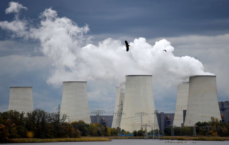 &copy; Reuters. FILE PHOTO: General view of the coal power plant of German LEAG energy company, in Jaenschwalde, Germany, October 21, 2021. Picture taken October 21, 2021. REUTERS/Matthias Rietschel