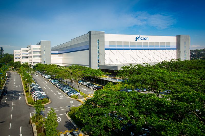 © Reuters. FILE PHOTO: A general view of Micron Technology's building in Singapore, June 23, 2020.   Micron GCM Studio - Photography/Handout via REUTERS