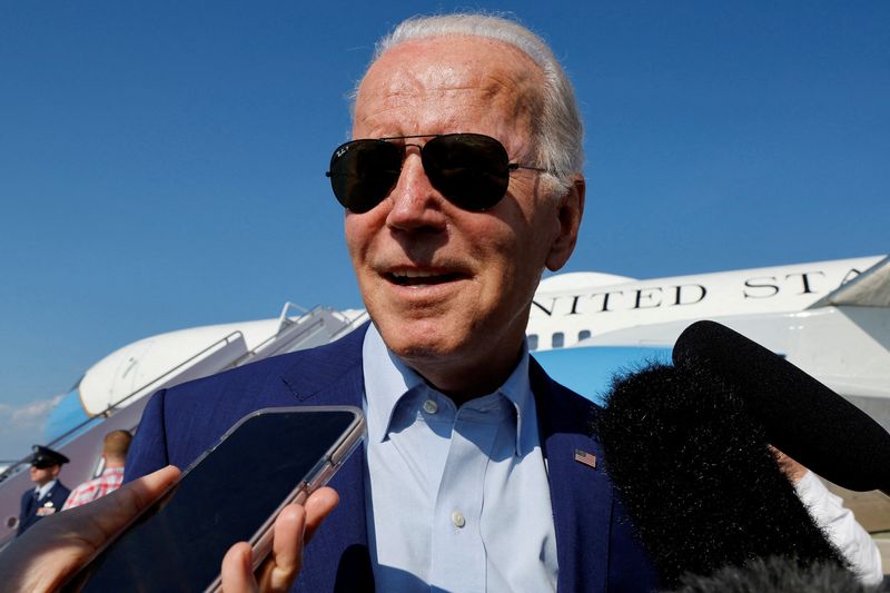 &copy; Reuters. FILE PHOTO: U.S. President Joe Biden speaks to the media as he arrives at Joint Base Andrews, Maryland, U.S. July 20, 2022. REUTERS/Jonathan Ernst