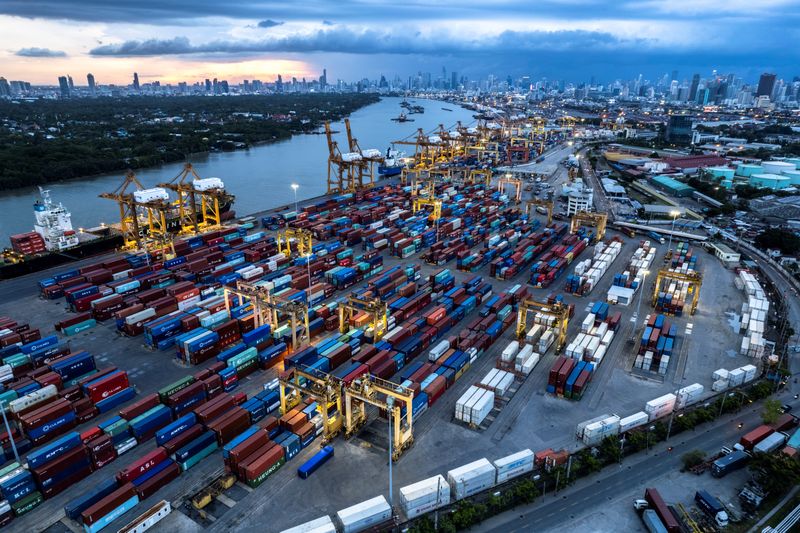 &copy; Reuters. A view of Bangkok's port along Chao Phraya River is photographed during sunset in Bangkok, Thailand, July 19, 2022. REUTERS/Athit Perawongmetha