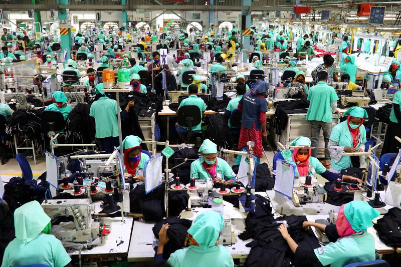 &copy; Reuters. FILE PHOTO: Employees work at at a garments factory in Gazipur, Bangladesh, February 7, 2021. Picture taken February 7, 2021. REUTERS/Mohammad Ponir Hossain/File Photo