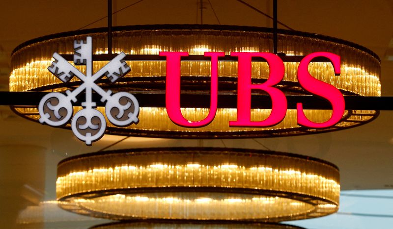 &copy; Reuters. FILE PHOTO: FILE PHOTO: The logo of Swiss bank UBS is seen at a branch office in Basel, Switzerland March 29, 2017.   REUTERS/Arnd Wiegmann//File Photo