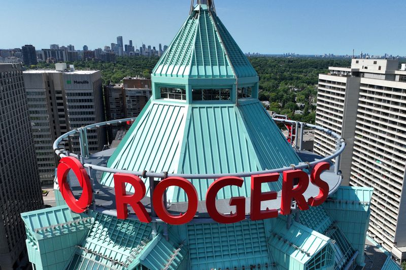 Canada's Rogers extends Shaw deal deadline, flags hit from outage