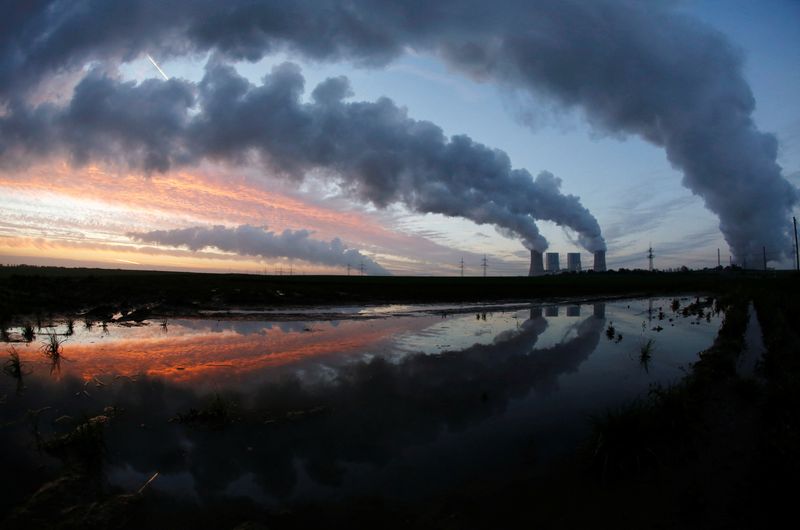 &copy; Reuters. انبعاثات من محطة لتوليد الكهرباء بالفحم في ألمانيا في صورة من أرشيف رويترز.