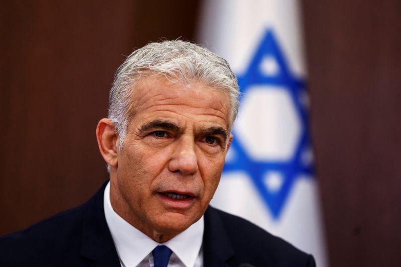 © Reuters. رئيس الوزراء الإسرائيلي يائير لابيد في اجتماع مجلس الوزراء بالقدس يوم 24 يوليو تموز 2022. تصوير: رونين زفولون - رويترز