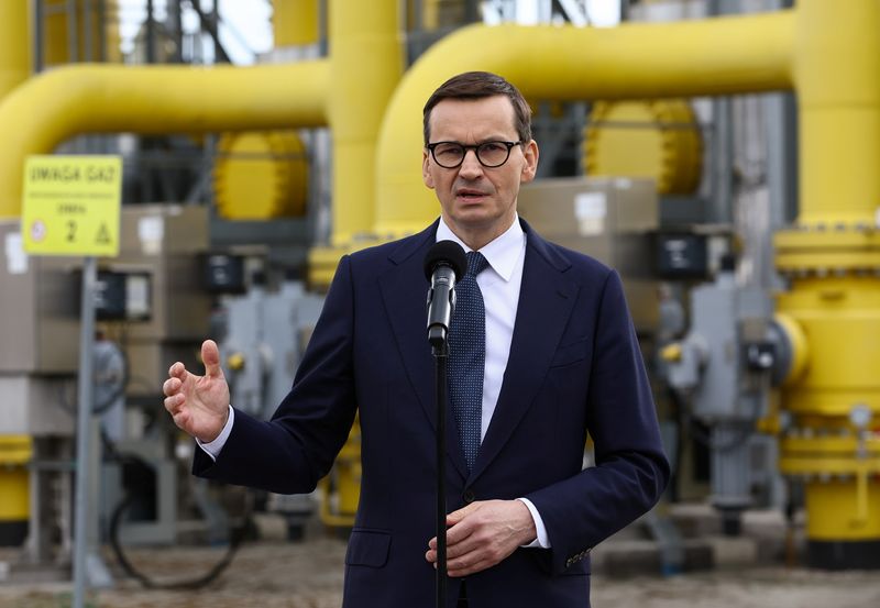 &copy; Reuters. FILE PHOTO: Poland's Prime Minister Mateusz Morawiecki speaks during a news conference near the gas installation at a Gaz-System gas compressor station in Rembelszczyzna, outside Warsaw, Poland, April 27, 2022. REUTERS/Kacper Pempel