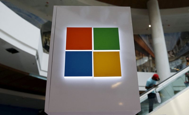 &copy; Reuters. FILE PHOTO: A Microsoft logo is seen at a pop-up site at Roosevelt Field in Garden City, New York July 29, 2015. REUTERS/Shannon Stapleton