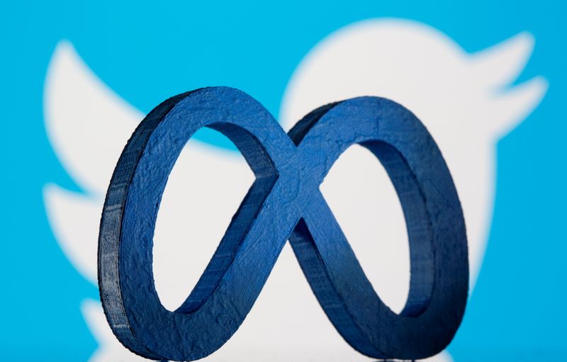 &copy; Reuters. FILE PHOTO: A 3D printed Facebook's new rebrand logo Meta is seen in front of displayed Twitter logo in this illustration taken on November 2, 2021. REUTERS/Dado Ruvic/Illustration