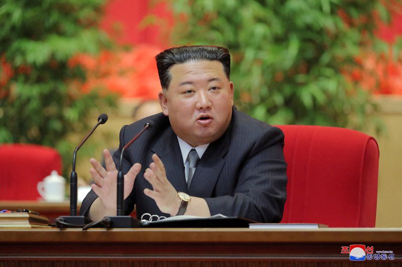&copy; Reuters. زعيم كوريا الشمالية كيم جونج أون يتحدث في في بيونجيانج في كوريا الشمالية في صورة غير مؤرخة حصلت عليها رويترز من وكالة الأنباء الكورية المرك
