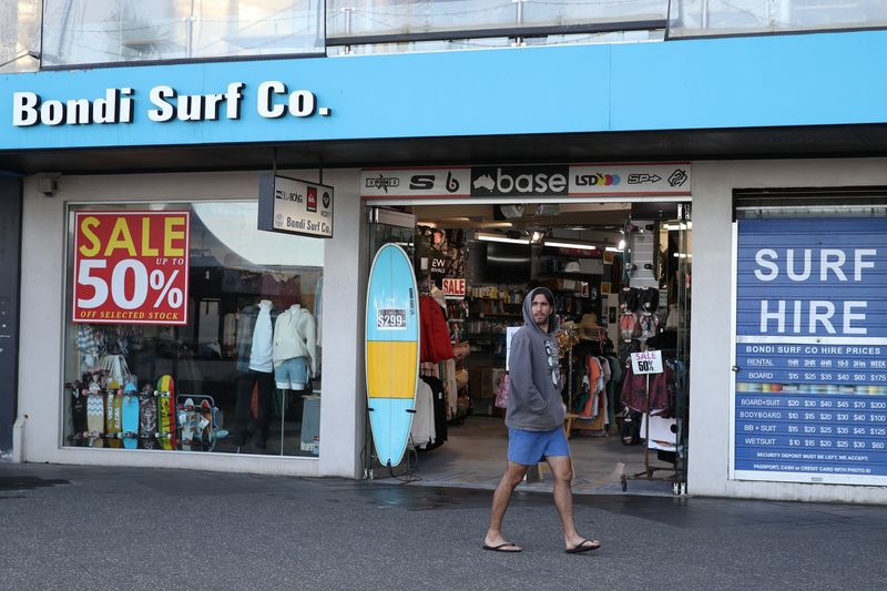 &copy; Reuters. FILE PHOTO: A man walks past a retail shop amidst the easing of the coronavirus disease (COVID-19) restrictions at Bondi Beach in Sydney, Australia, May 27, 2020. REUTERS/Loren Elliott