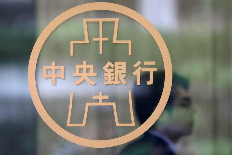 &copy; Reuters. FILE PHOTO: A staff member stands beside the Taiwanese Central Bank logo in Taipei, Taiwan February 26, 2018. REUTERS/Tyrone Siu