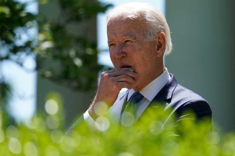 &copy; Reuters. FILE PHOTO: U.S. President Joe Biden arrives to deliver remarks on expanding high-speed internet access, during a Rose Garden event at the White House in Washington, U.S., May 9, 2022. REUTERS/Kevin Lamarque