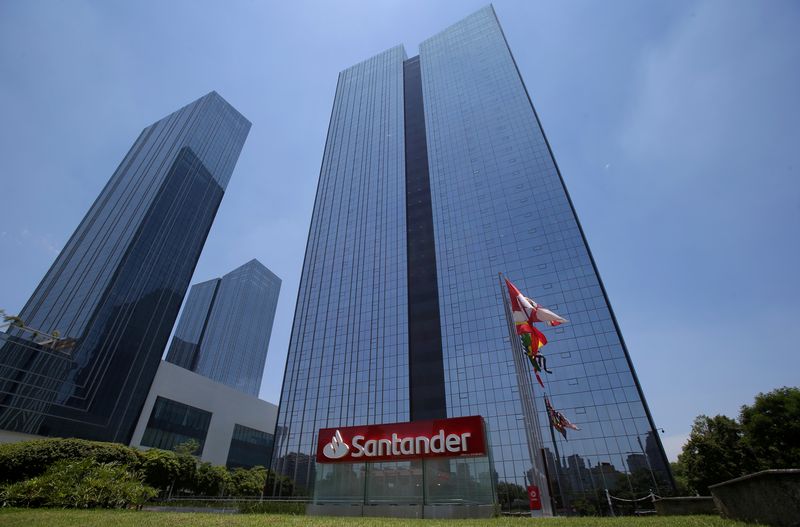 &copy; Reuters. FILE PHOTO: Santander bank office building is seen in Sao Paulo, Brazil January 9, 2019. REUTERS/Amanda Perobelli