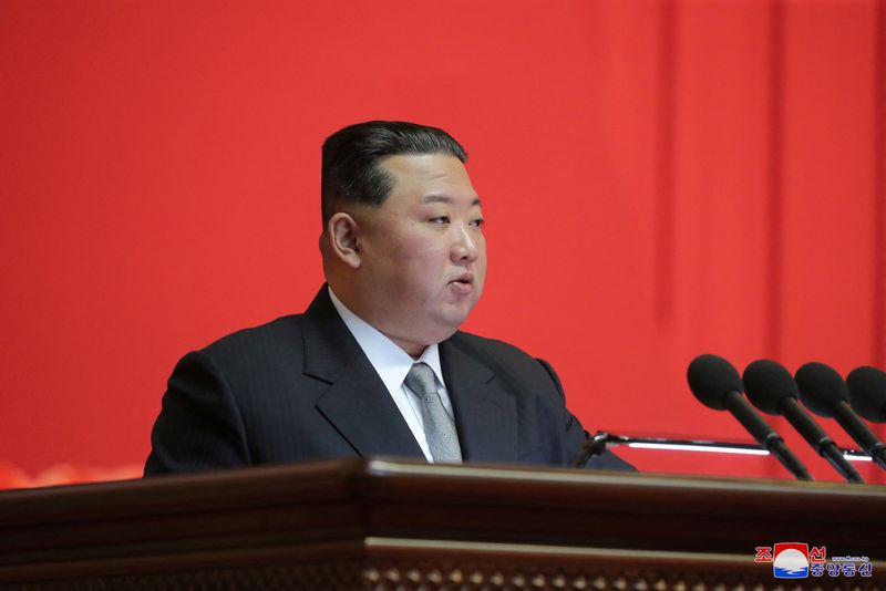 &copy; Reuters. FOTO DE ARCHIVO - El líder de Corea del Norte, Kim Jong Un, en una foto sin fecha difundida por la Agencia Central de Noticias de Corea del Norte (KCNA) el 7 de julio de 2022, en Pionyang, Corea del Norte.    KCNA vía REUTERS    