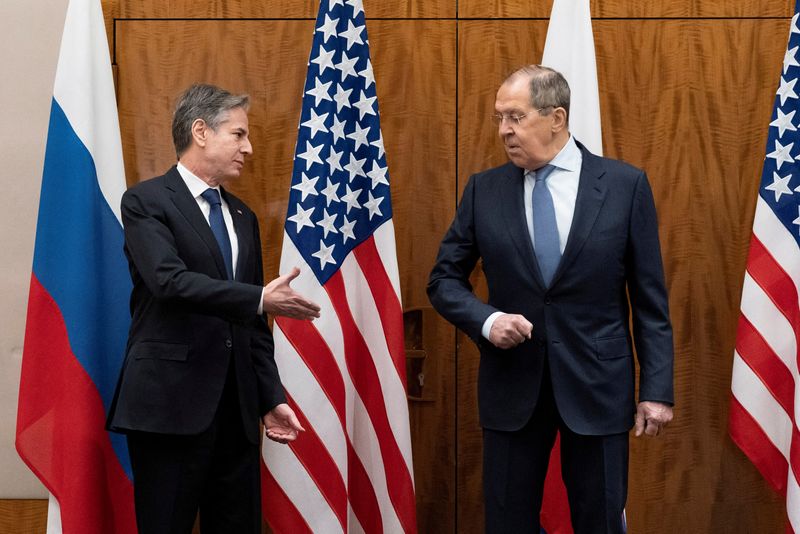 &copy; Reuters. Secretário de Estado dos EUA, Antony Blinken, ao lado do ministro das Relações Exteriores da Rússia, Sergei Lavrov, em Genebra
21/01/2022 Alex Brandon/Pool via REUTERS