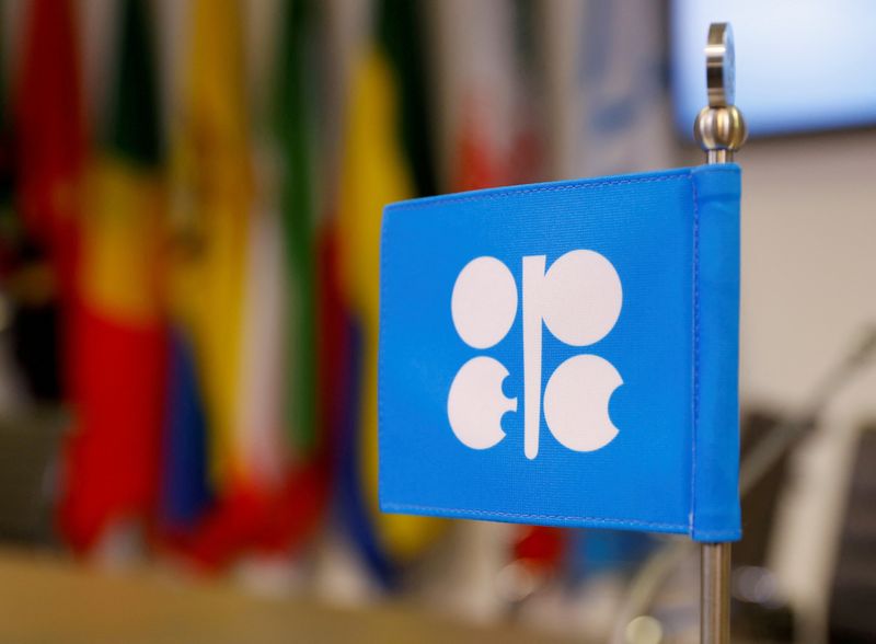 &copy; Reuters. FILE PHOTO: The logo of the Organization of the Petroleum Exporting Countries (OPEC) is seen inside its headquarters in Vienna, Austria, December 7, 2018. REUTERS/Leonhard Foeger/File Photo