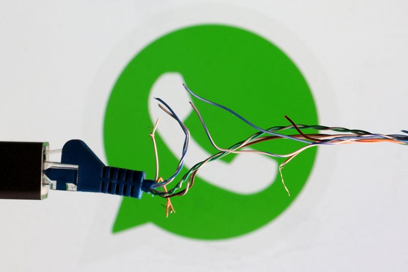 &copy; Reuters. FILE PHOTO: Broken Ethernet cable is seen in front of Whatsapp logo in this illustration taken March 11, 2022. REUTERS/Dado Ruvic/Illustration/File Photo
