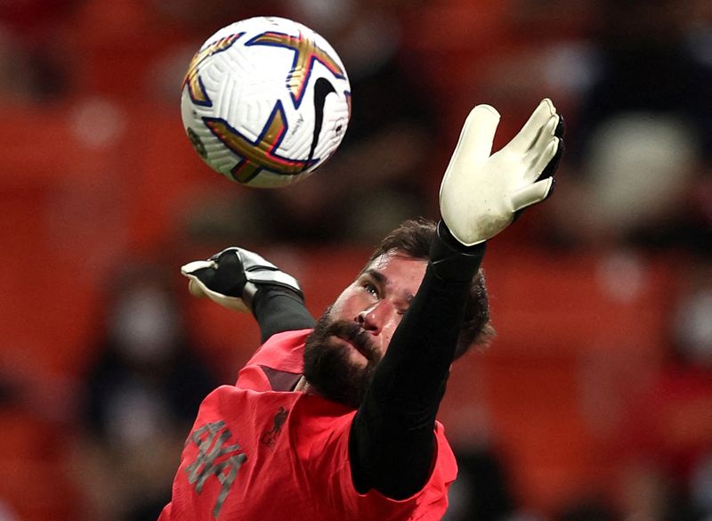 &copy; Reuters. Alisson durante treino do Liverpool em Bangcoc, na Tailândia
11/07/2022 REUTERS/Chalinee Thirasupa