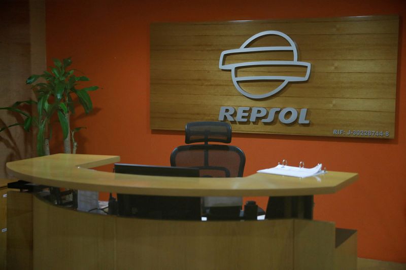 &copy; Reuters. FILE PHOTO: The corporate logo of Repsol is seen in their office in Caracas, Venezuela April 25, 2017. REUTERS/Carlos Garcia Rawlins