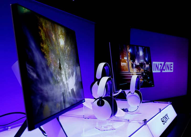 &copy; Reuters. FILE PHOTO: Sony Group Corp's new line of headphones and monitors targeting the growing PC market for video games, the Inzone line, is displayed during its unveiling in Tokyo, Japan, June 29, 2022. REUTERS/Kim Kyung-Hoon