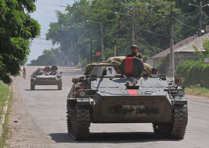 &copy; Reuters. FILE PHOTO: Service members of pro-Russian troops ride an infantry fighting vehicle during Ukraine-Russia conflict in the city of Lysychansk in the Luhansk Region, Ukraine July 4, 2022. REUTERS/Alexander Ermochenko