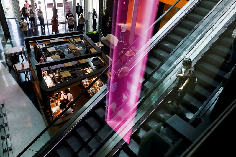 &copy; Reuters. People are seen in a shopping mall on the first day of the opening of malls after a country lockdown, amid the coronavirus disease (COVID-19) pandemic, in Sintra, Portugal, April 19, 2021. Picture taken through glass. REUTERS/Pedro Nunes