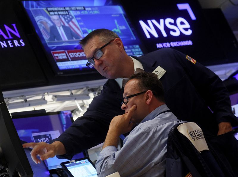 &copy; Reuters. FILE PHOTO:  Traders work on the floor of the New York Stock Exchange (NYSE) as a screen shows Federal Reserve Board Chairman Jerome Powell during a news conference following a Fed rate announcement, in New York City, U.S., July 27, 2022. REUTERS/Brendan 