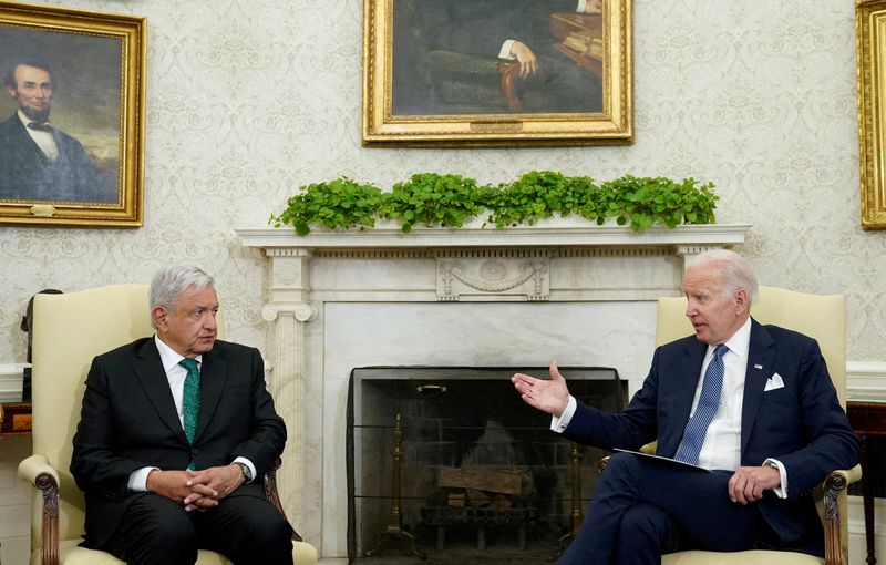 &copy; Reuters. FILE PHOTO: FILE PHOTO: U.S. President Joe Biden meets with Mexican President Andres Manuel Lopez Obrador in the Oval Office of the White House in Washington, U.S., July 12, 2022. REUTERS/Kevin Lamarque/File Photo/File Photo