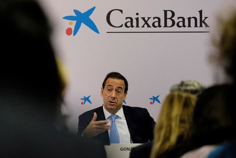 &copy; Reuters. FILE PHOTO: CaixaBank's Chief Executive Officer Gonzalo Gortazar in Valencia, Spain, October 24, 2017. REUTERS/Heino Kalis/File Photo