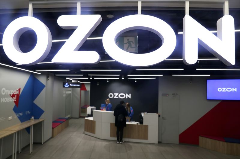 &copy; Reuters. FILE PHOTO: A view shows the pick-up point of the Ozon online retailer in Moscow, Russia March 16, 2020. REUTERS/Evgenia Novozhenina/File Photo/File Photo
