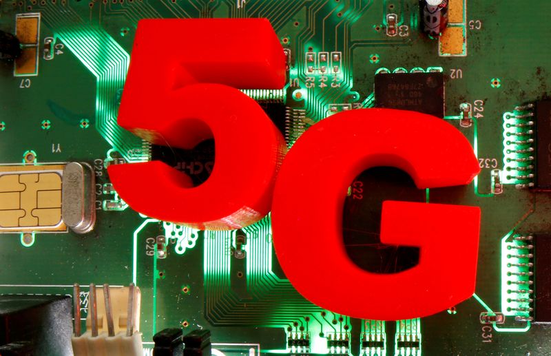 &copy; Reuters. FILE PHOTO: 3d printed objects representing 5G are put on a motherboard in this picture illustration taken April 24, 2020. REUTERS/Dado Ruvic /Illustration//File Photo