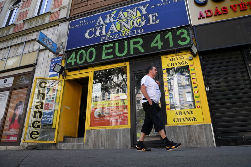 &copy; Reuters. FILE PHOTO: A board at a currency exchange office displays the euro to Hungarian forint exchange rate, in Budapest, Hungary July 18, 2022. REUTERS/Marton Monus