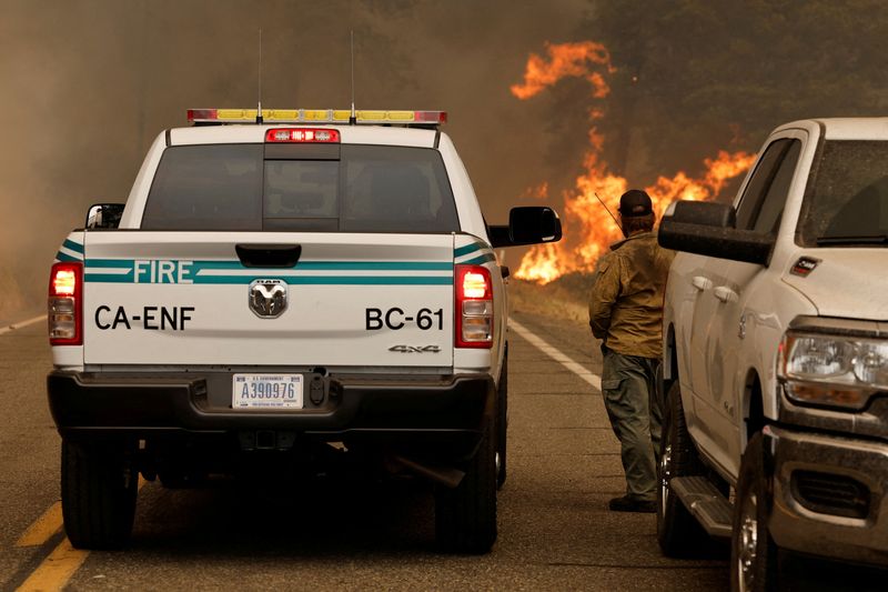 &copy; Reuters. McKinney Fire burns near Yreka, California, U.S., July 30, 2022. REUTERS/Fred Greaves