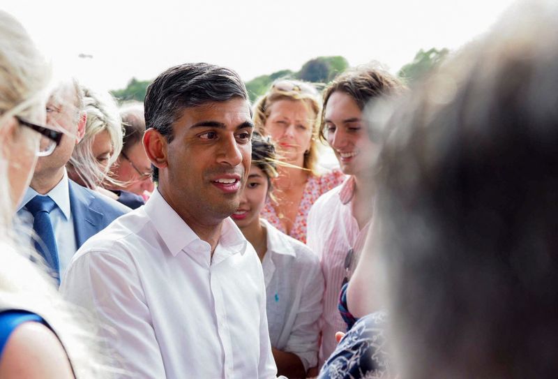 &copy; Reuters. Britain's Rishi Sunak meets Tory members at Fontwell Park Racecourse as part of his campaign to be leader of the Conservative Party and the next prime minister, in Fontwell, Britain, July 30, 2022. Joe Sene/Pool via REUTERS