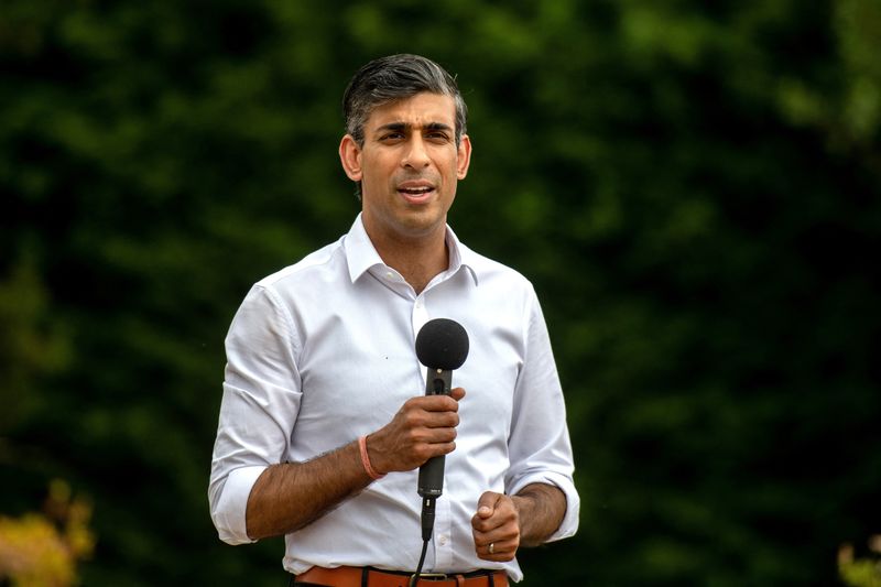&copy; Reuters. WINCHESTER, ENGLAND - JULY 30: Rishi Sunak, Conservative Party leadership candidate and MP, speaks to a crowd during his campaigning at Manor Farm, on July 30, 2022 in Ropley near Winchester, England. Chris J Ratcliffe/Pool via REUTERS
