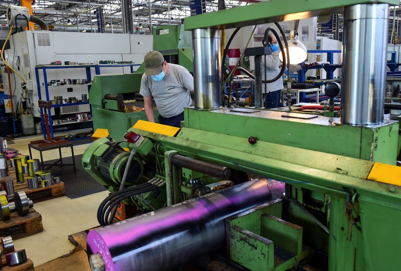 &copy; Reuters. A worker at the Liebherr manufacturing company, which produces gear cutting tools, wears a protective mask as he works in the factory a day after its re-opened, as Italy begins a staged end to a nationwide lockdown due to a spread of the coronavirus disea