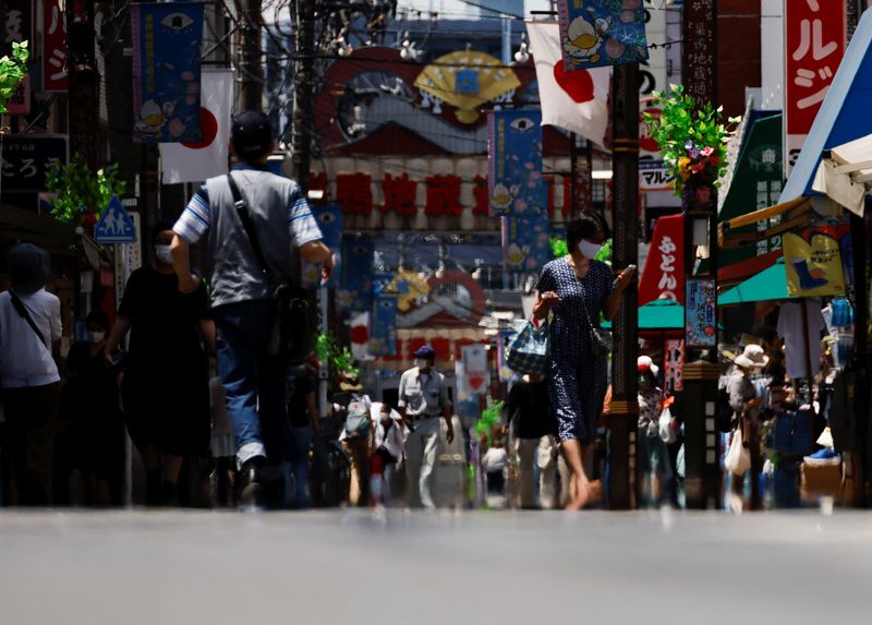 &copy; Reuters. 　８月１日、東京都は、新たに２万１９５８人の新型コロナ感染が確認されたと発表した。写真は都内で６月２７日撮影（２０２２年　ロイター/Issei Kato）