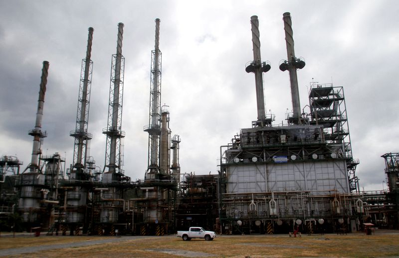 &copy; Reuters. FOTO DE ARCHIVO. El complejo de la refinería estatal de Esmeraldas en Esmeraldas, Ecuador. 15 de agosto de 2017. REUTERS/Daniel Tapia