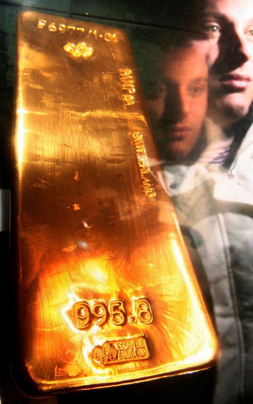 &copy; Reuters. سبيكة ذهبية في متحف بنك إنجلترا في لندن بصورة من أرشيف رويترز.