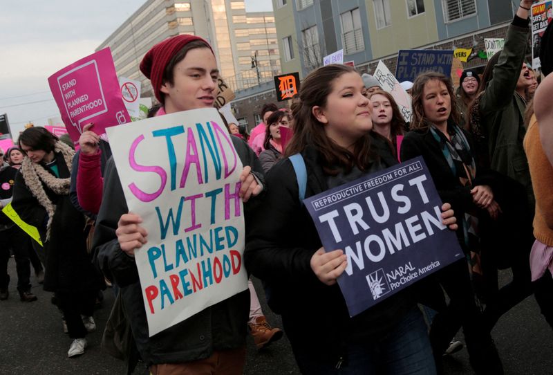 &copy; Reuters. FILE PHOTO: Pro-Choice supporters of Planned Parenthood rally outside a Planned Parenthood clinic in Detroit, Michigan, U.S. February 11, 2017.  REUTERS/Rebecca Cook/File Photo