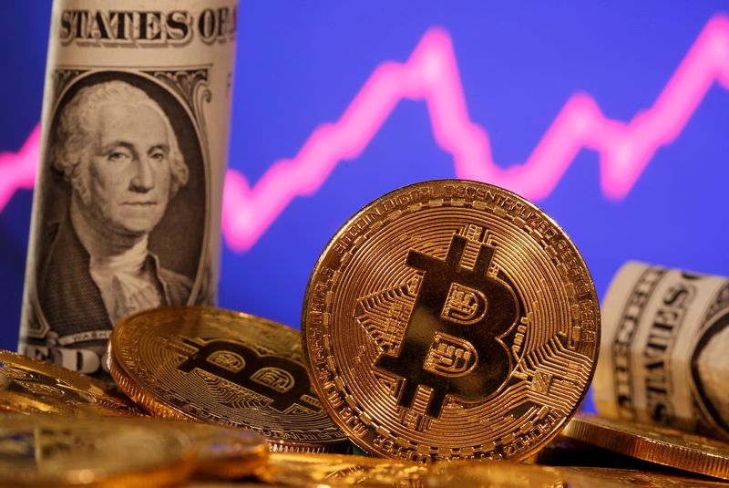 &copy; Reuters. FILE PHOTO: A representation of virtual currency bitcoin and a U.S. one dollar banknote are seen in front of a stock graph in this illustration taken January 8, 2021. REUTERS/Dado Ruvic