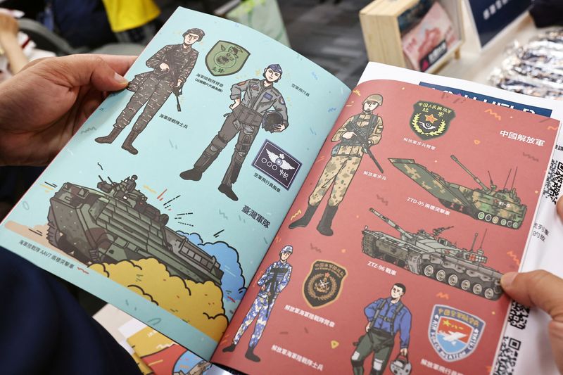 &copy; Reuters. FILE PHOTO: A person holds a booklet with illustrations of Taiwan armed forces and Chinese People's Liberation Army (PLA), during a first aid training in Taipei, Taiwan July 23, 2022. REUTERS/Ann Wang